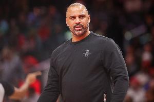 解说：攻不过就算了 防守都不如人家了 火箭不是防守型主教练么？ 配图