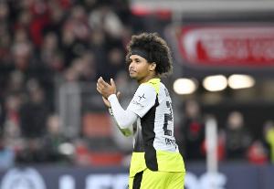 转会专家：多特准备给阿德耶米加薪续约，但不准备接受所有的条件 配图