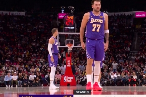 探囊取物！东契奇首节场均11.7分领跑全联盟 配图