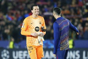 退役后救火！35岁什琴斯尼创纪录，成诺坎普首秀最年长巴萨球员 配图