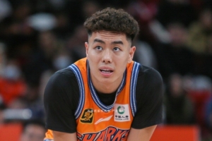 效率惊人！李添荣最近4场场均14分 投篮命中率75% 三分62.5% 配图