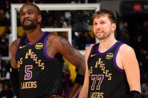 这篮板该算谁的?东契奇40+三双就差一个板 官方将点抢算给了艾顿 配图