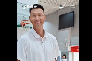 好久不见！易建联现身深圳 出席旗下薪火阵营活动 配图