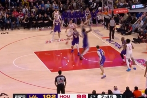 一人一波？谢泼德强突艾顿上篮得分&杜兰特三分反超湖人 配图