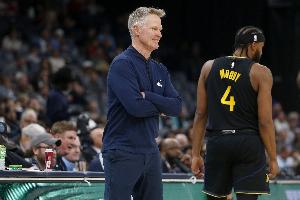 右手腕扭伤!科尔:穆迪恢复未达到预期 暂无回归时间表 配图