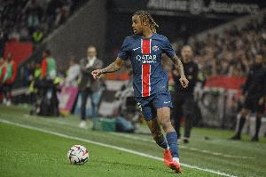 巴黎官方:巴尔科拉右脚踝严重扭伤,可能无法出战欧冠1/4决赛 配图