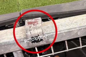 记者：导致诺阿·朗手指受伤的是锋利部件，当时部件是打开的 配图