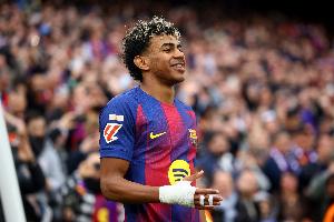 18岁248天!亚马尔超越姆巴佩成欧冠历史上进球上双最年轻球员 配图