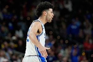 疯三首轮首日:布泽尔兄弟救蓝魔 状元热门迪班萨一轮游 冷门频发 配图