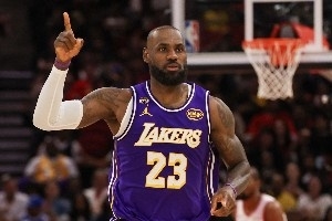 詹姆斯最难以打破的十项纪录:连续上双仅排第二 第一项无人能破 配图