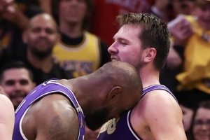 高效满分组合！詹姆斯三月投篮命中率63% 东契奇三分命中率41% 配图