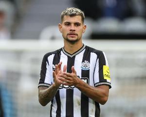 罗马诺：吉马良斯与纽卡没有解约条款，曼联还没决定引进哪名中场 配图