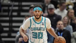 小库里：我爸是黄蜂队史首位球员 而我是最后一个黄蜂30号球员 配图