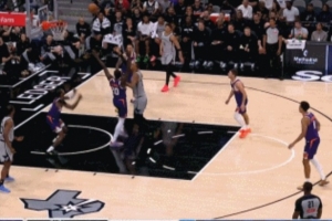 次轮状元防住真状元！弗莱明低位单防文班寸土不让 防出三不沾 配图