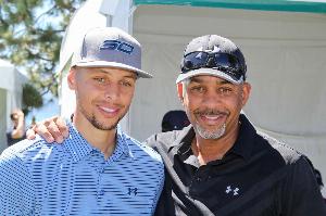 库里：父亲30号球衣退役对他意义重大 他把夏洛特称为家 配图