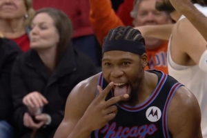 打回悬念！亚布塞莱空位三分把握住 公牛追到仅差4分！ 配图