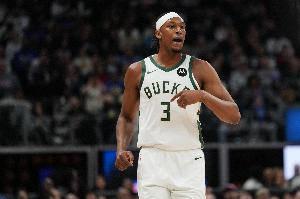 你到底在干什么?特纳出战18分钟 三分3中1仅拿3分&出现4失误 配图