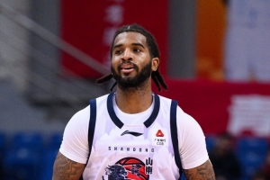 内线游刃有余！克里斯19中8砍24分14板两双 抢5前场板&罚球10中8 配图