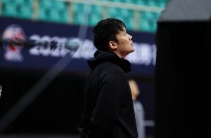 直播吧:丁彦雨航宣布退役 后续工作以自媒体解说以及NBL球队为主 配图