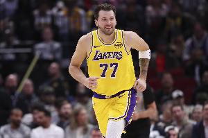 背靠背怒砍100分!东契奇轻松拿下60分7板3助5断 湖人生涯新高! 配图