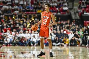 行情暴涨！伊利诺伊大学后卫瓦格勒贡献18+7+7  率队大胜35分 配图