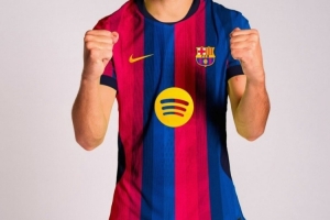 巴萨新赛季主场球衣谍照：三种红+三种蓝搭配，色调丰富 配图