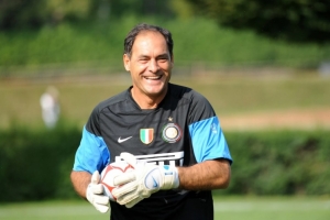 国米悼念前门将教练西尔维诺·罗洛:向其家人致以最诚挚的慰问 配图