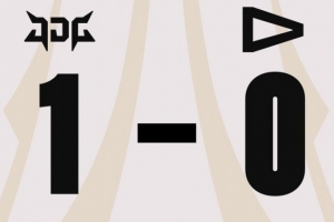 钝刀割肉！GALA伊泽瑞尔+Vampire卡尔玛打穿下路 JDG赢首局 配图