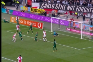 关键先生！阿贾克斯社媒纪念安东尼四年前绝杀费耶诺德 配图