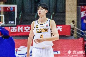 内外开花！赵嘉仁10中5拿到17分5板 三分7中3 配图