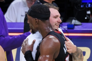 媒体人:自从热巴83分后 对位球星有意无意在他头上开启得分模式 配图