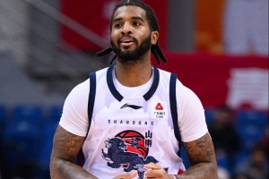 杀伤力十足！克里斯半场14分钟 9中3&10罚8中砍下14分9板 配图