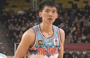 敢打敢拼！杨芮上半场7投5中&三分4中3 砍下15分暂为全场最高 配图