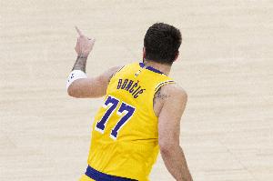 太太太夸张了!湖人8连胜期间 东契奇场均爆轰40.9分8.9板7.3助! 配图