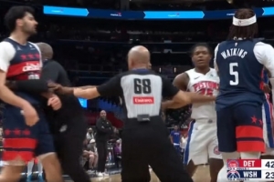 跟奇才也打架？保罗·里德推倒武克切维奇&霍兰上前对喷 发生冲突 配图