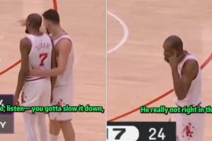 炸了？申京指教KD 后者摇头+摊手+疑似抱怨：脑子有问题！ 配图