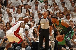 皮尔斯：就算詹姆斯今明两年再夺两冠 你仍然不能说他超越了乔丹 配图