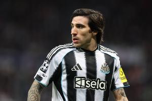 英媒：托纳利伤情没预想那么严重，埃迪·豪确认他可能出战桑德兰 配图