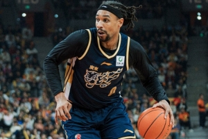 进攻端你打得最好！萨林杰11中9高空砍22分5板4助 防守端成弱环 配图