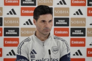 塔帅:与瓜帅关系变化是必然的但情谊未变 球员没谈论四冠王目标 配图