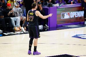 累不累的是事儿吗？东契奇四天三赛场均45.3分7.3板5.7助2.6断 配图