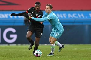 德天空:药厂中卫塔普索巴计划今夏转会,目标是加盟英超 配图