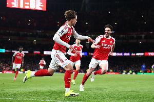 太阳报:阿森纳球员上周英超赢球后观看曼城,休息室外听到欢呼声 配图