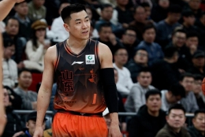 舒服了!高诗岩全场砍下15分10板11助3断 正负值+32冠绝全场! 配图