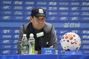 中超赛前|斯卢茨基:京沪大战关注度不言而喻 球员心态是胜负关键 配图