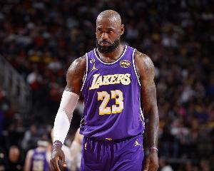 这可是41岁的背靠背啊!詹姆斯背靠背第二战砍19分15板10助三双! 配图