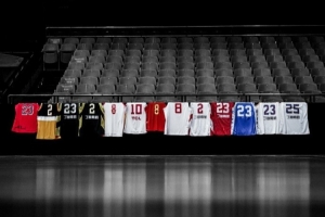 有何深意？丁彦雨航晒自己生涯球衣合照：2026.3.3丙午年正月十五 配图