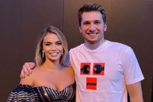 每日邮报:东契奇前女友在与一位知名人士交往 住孩子奶奶的豪宅 配图