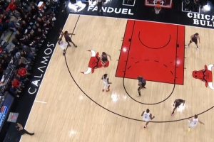 赚到！哈登三分命中&同时塞克斯顿被吹一级恶意犯规 加罚再拿1分 配图