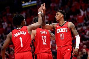 KD：阿门和小贾的表现对球队意味着很多 期待他们更上一层楼 配图